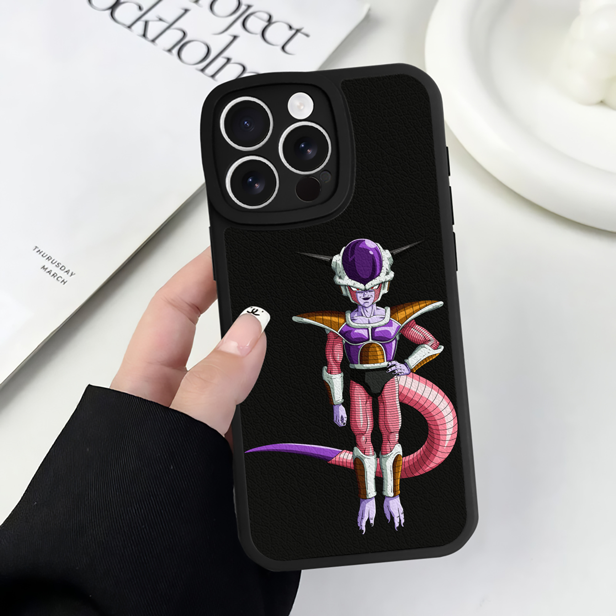 （画像用） ドラゴンボール フリーザ DRAGON BALL Frieza 【iPhone 16シリーズ対応】シリコンスマホケース（レザー調） 材質：シリコン